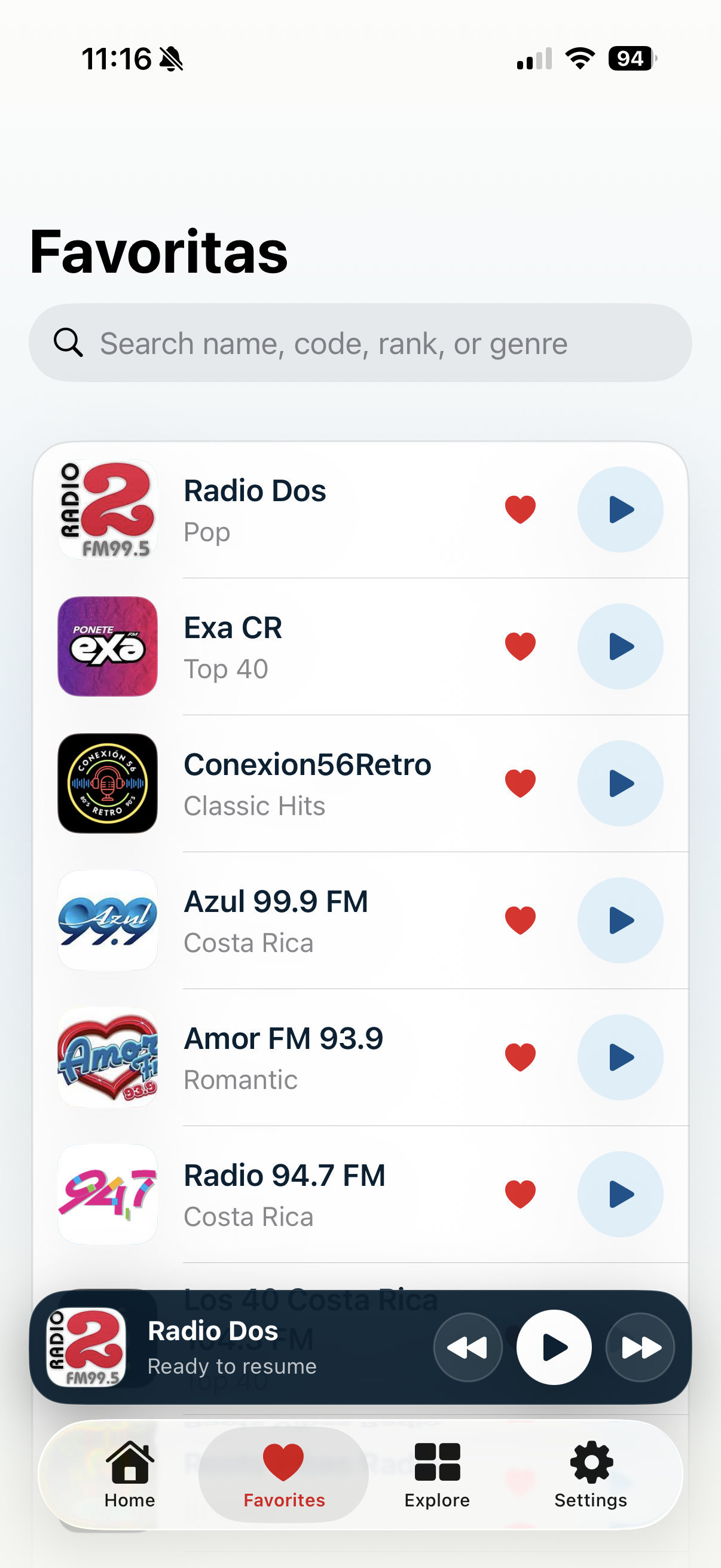 Sintonía CR favorites screen with saved stations